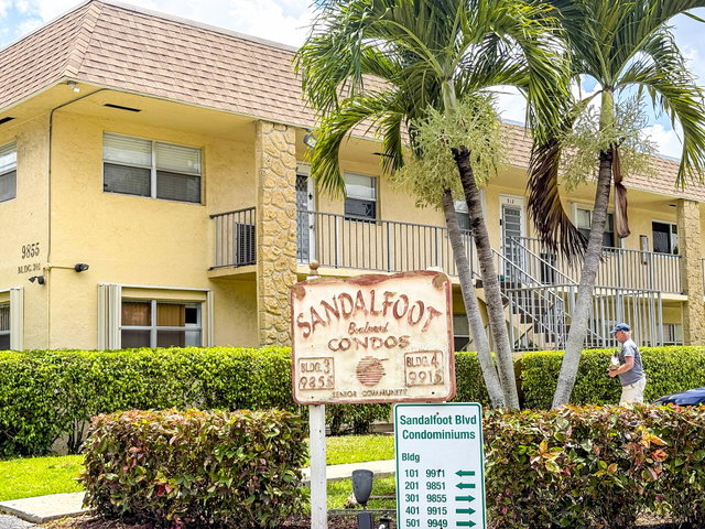 Sandalfoot Boulevard Condo photo 2